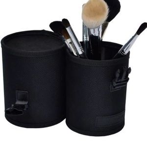 monda studio Makeup - Monda Studio Cosmetic Pouch monda studio Makeup - Monda Studio Cosmetic Pouch